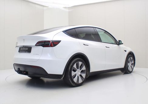 Tesla Model Y, 2023 3