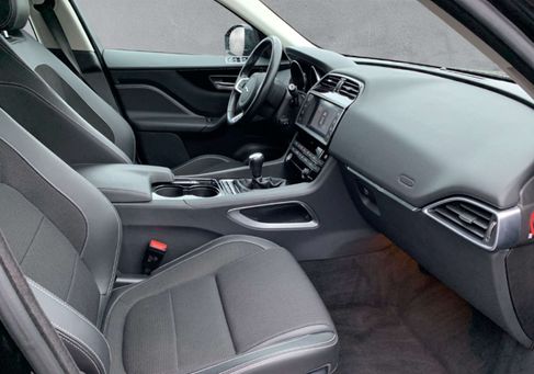 Jaguar F-Pace, 2017