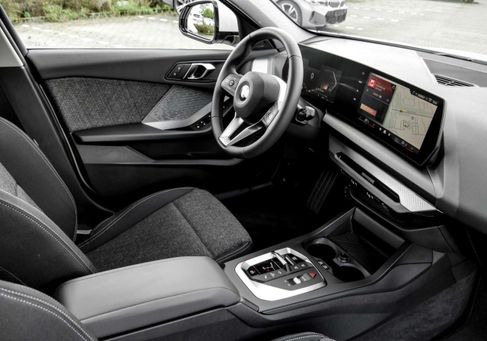 BMW 120, 2025 3