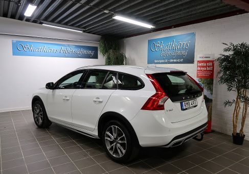 Volvo V60 Cross Country, 2018