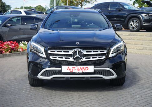 Mercedes-Benz GLA 200, 2019 3