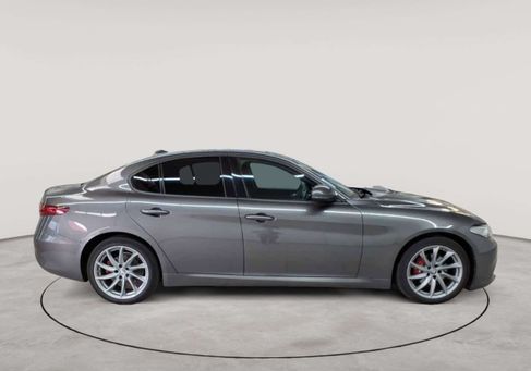 Alfa Romeo Giulia, 2022 3