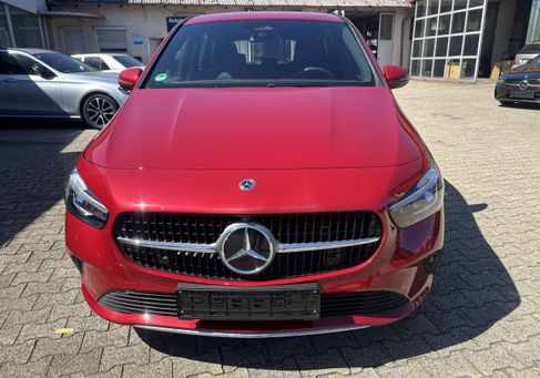 Mercedes-Benz B 180, 2025