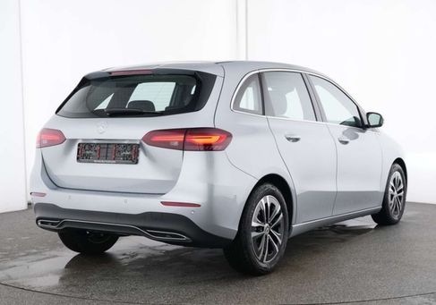 Mercedes-Benz B 180, 2025 3