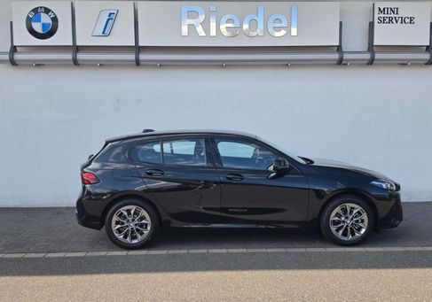 BMW 120, 2025 3