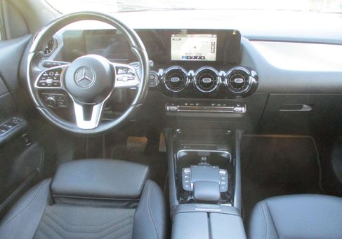 Mercedes-Benz GLA 200, 2023 3