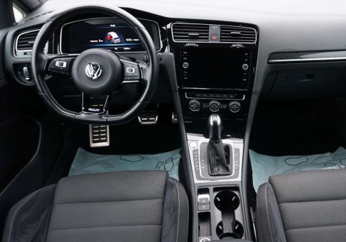 Volkswagen Golf, 2020