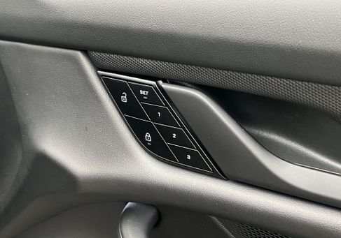 Porsche Taycan, 2024