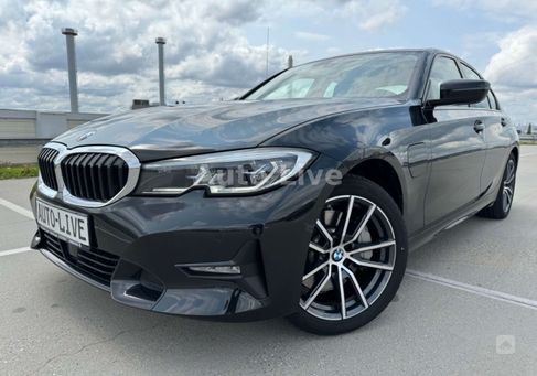 BMW 330, 2021