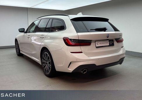 BMW 330, 2022