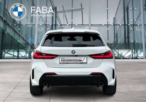 BMW 120, 2022
