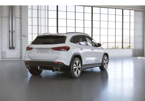 Mercedes-Benz GLA 200, 2023 3