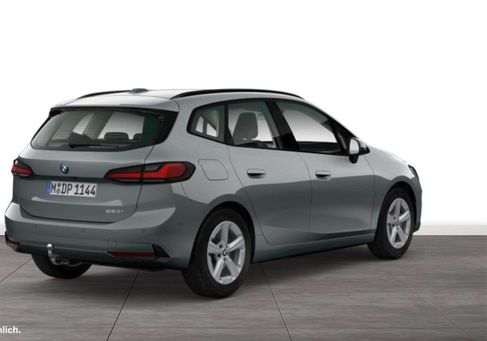 BMW 220, 2025