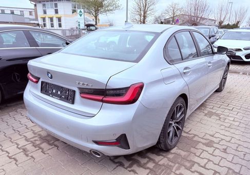 BMW 330, 2020