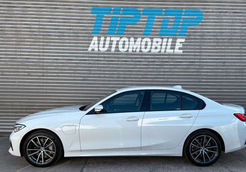 BMW 330, 2021