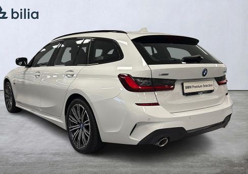 BMW 330, 2022