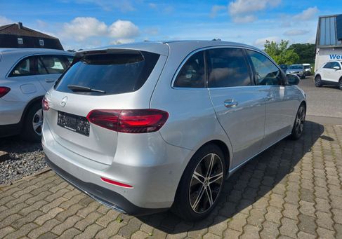 Mercedes-Benz B 180, 2024