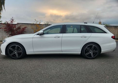 Mercedes-Benz E 200, 2022