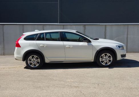 Volvo V60 Cross Country, 2018