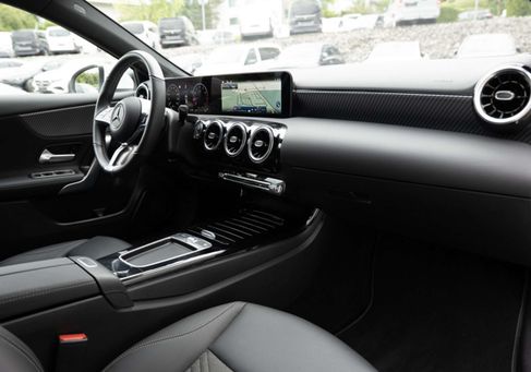 Mercedes-Benz A 180, 2025