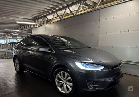 Tesla Model X, 2017