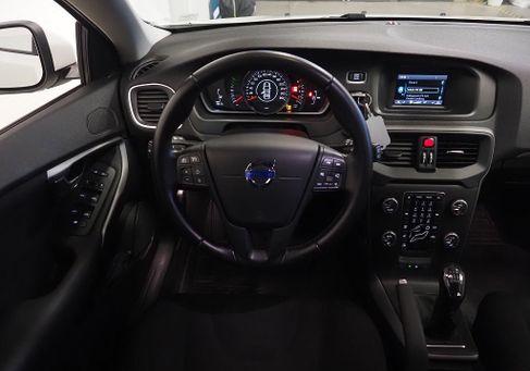 Volvo V40, 2016