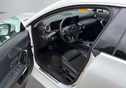 Mercedes-Benz CLA 180, 2021