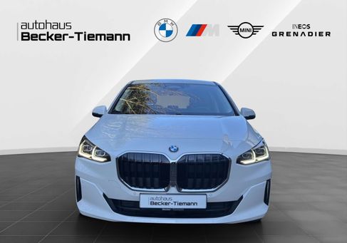 BMW 220, 2025