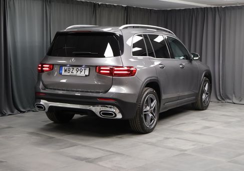 Mercedes-Benz GLB 200, 2025