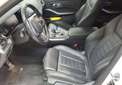 BMW 330, 2021