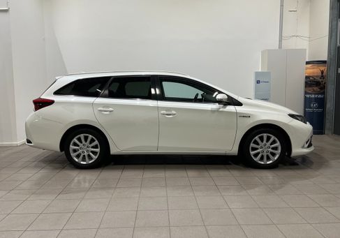 Toyota Auris Touring Sports, 2016