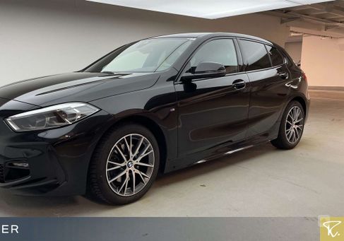 BMW 118, 2022