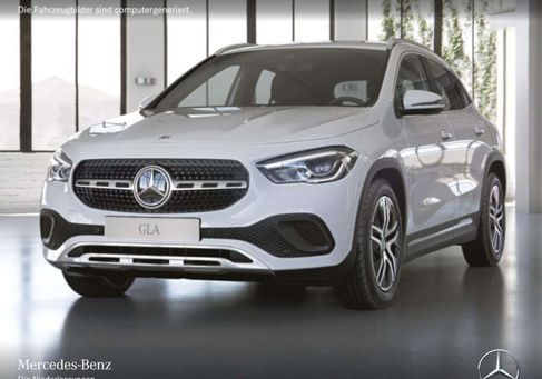 Mercedes-Benz GLA 180, 2022