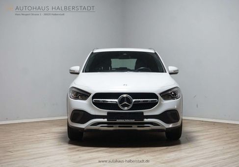 Mercedes-Benz GLA 200, 2022