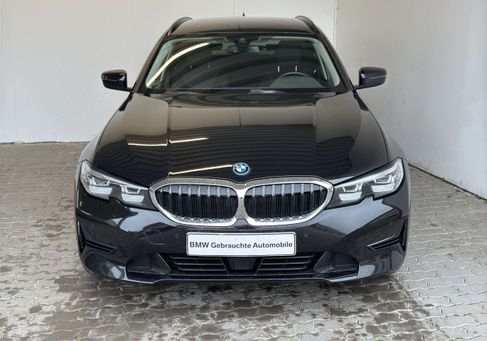 BMW 330, 2022