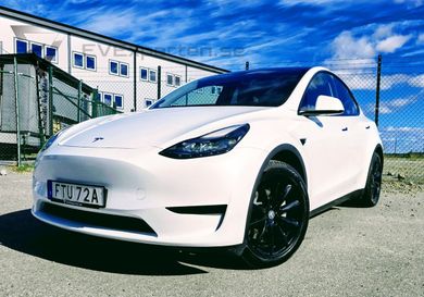 Tesla Model Y, 2023