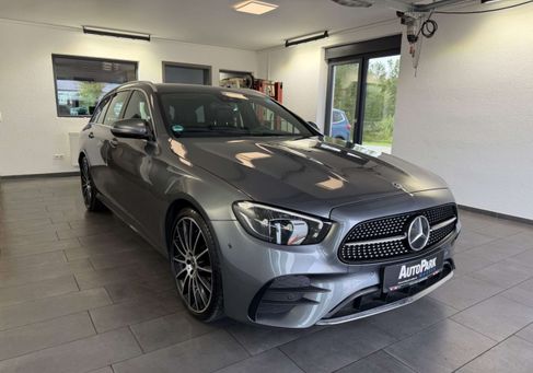 Mercedes-Benz E 300, 2022 3