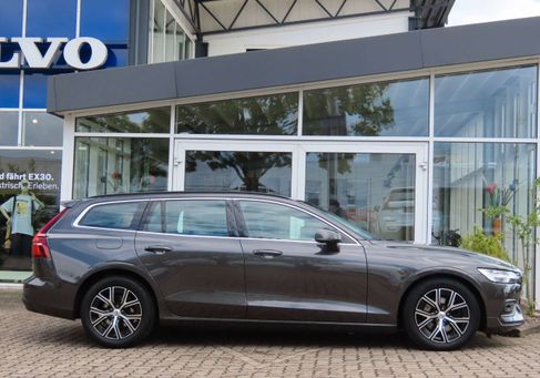Volvo V60, 2022