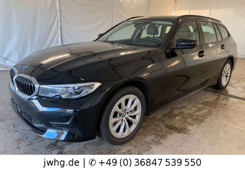 BMW 330, 2021