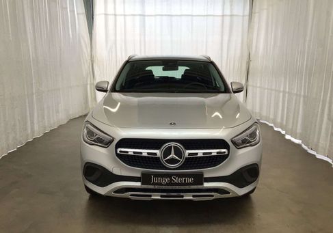 Mercedes-Benz GLA 200, 2022 3