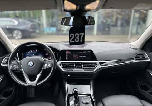 BMW 318, 2022