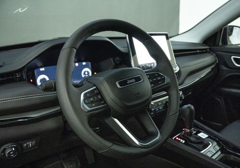 Jeep Compass, 2025 2