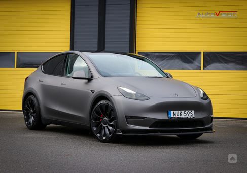 Tesla Model Y, 2023