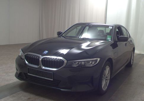 BMW 330, 2021