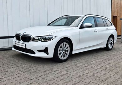 BMW 330, 2022