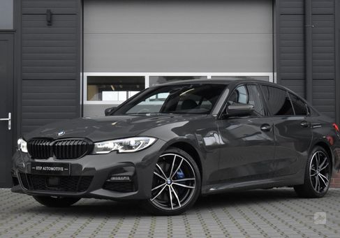 BMW 330, 2020