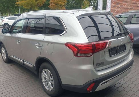Mitsubishi Outlander, 2020