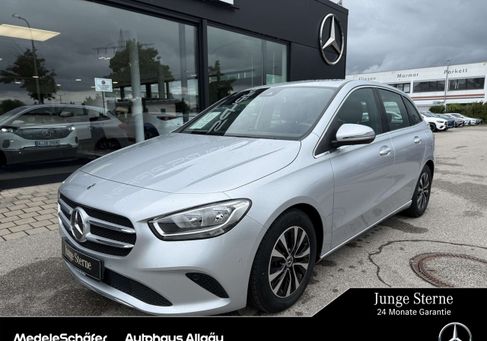 Mercedes-Benz B 180, 2022