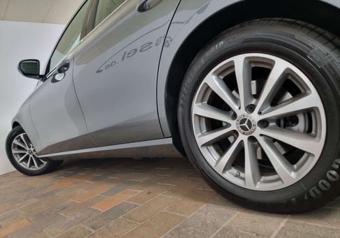 Mercedes-Benz E 200, 2021 3