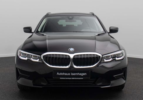 BMW 318, 2022